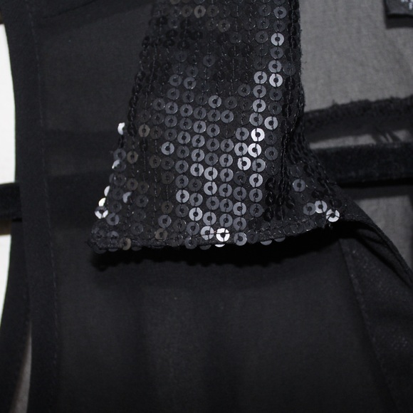 Black Sleeveless Top - Picture 3 of 3